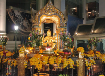 Vì sao người Thái không lì xì mà té nước trong Tết Songkran?